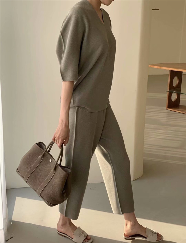 Spring And Summer Solid Color Loose V Neck Five-point Sleeve Knit Suit