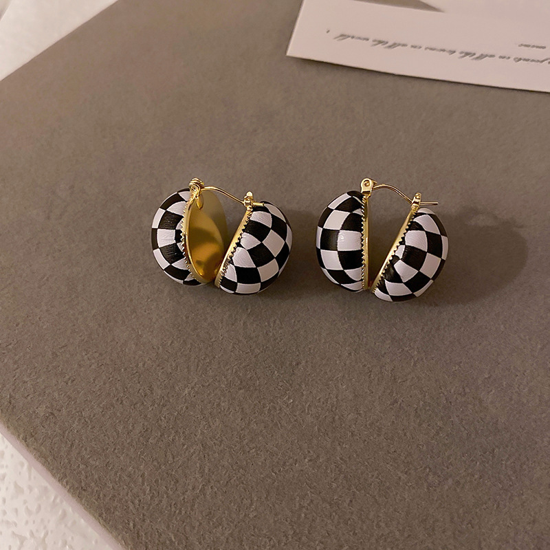 Simple Temperament Black And White Square Check Earrings