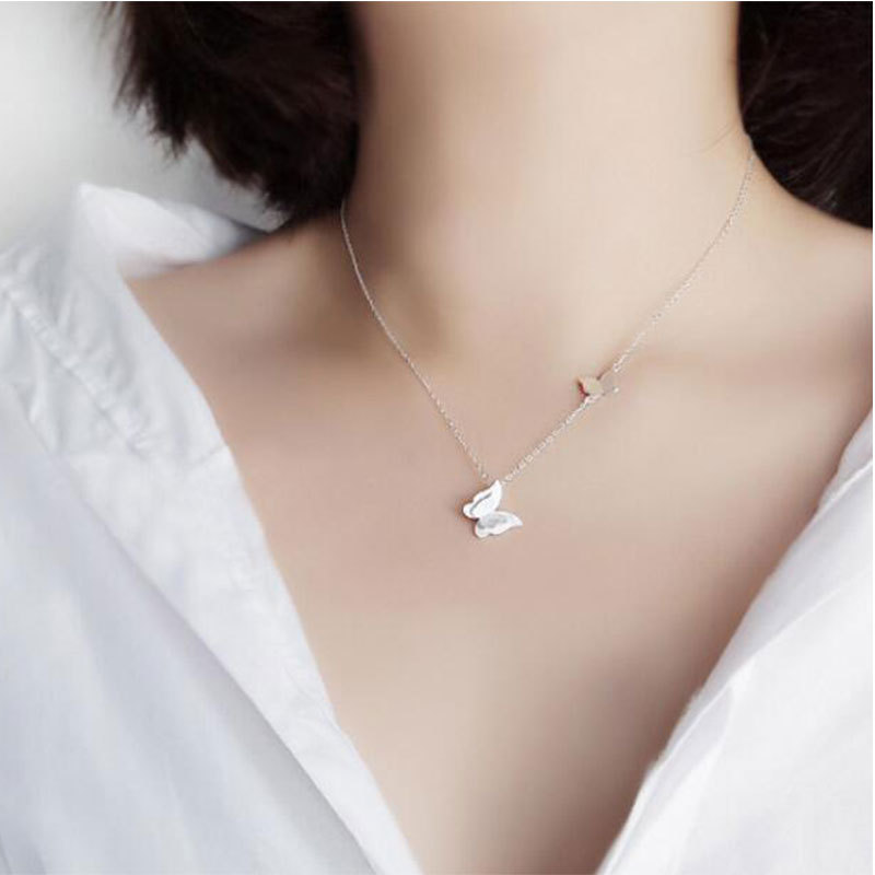 Small  Temperament Light Dance Three-dimensional Frosted Double Butterfly Necklace