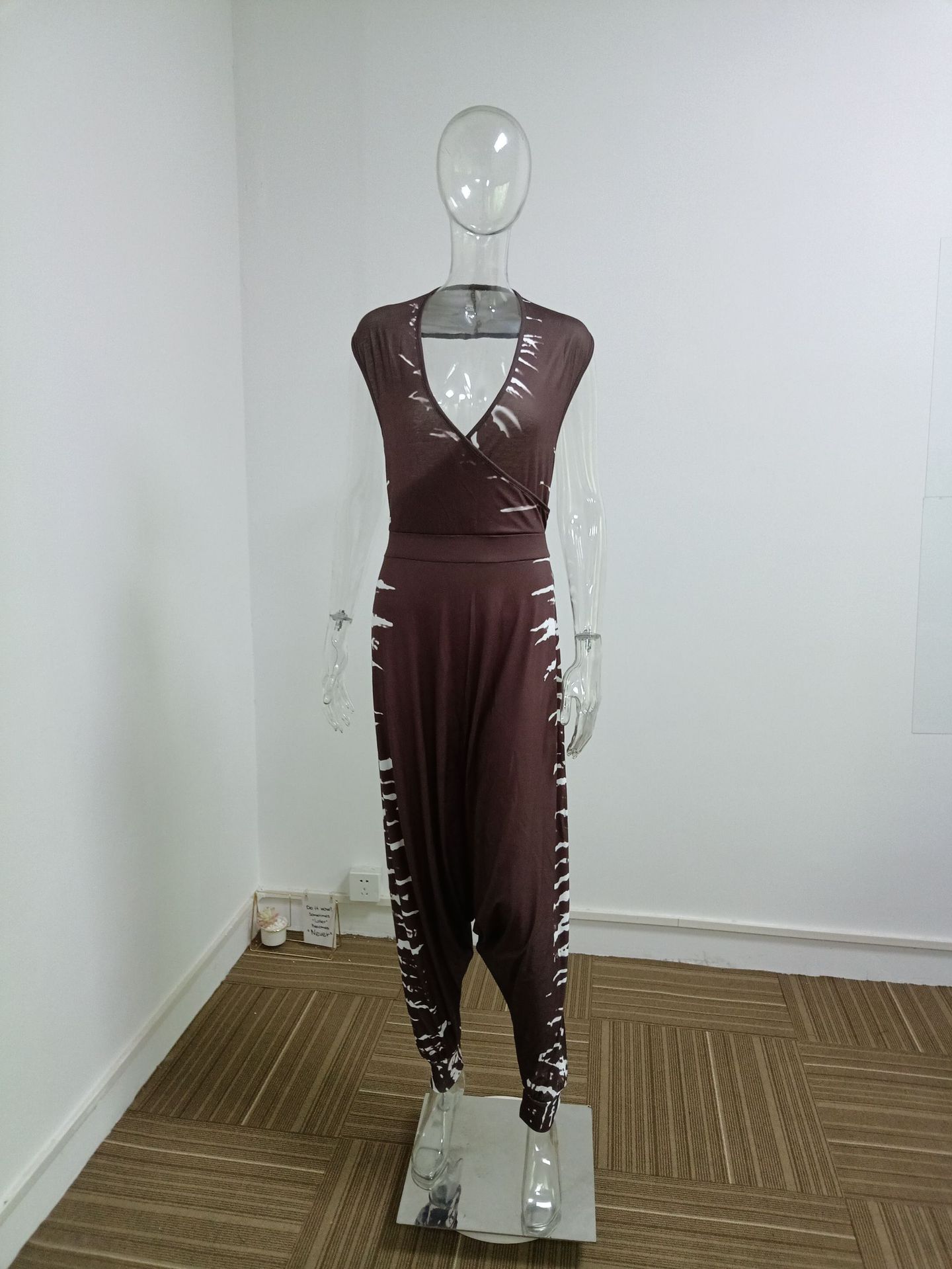 Title 6, Jumpsuit in maglia stampata sexy con scollatura...