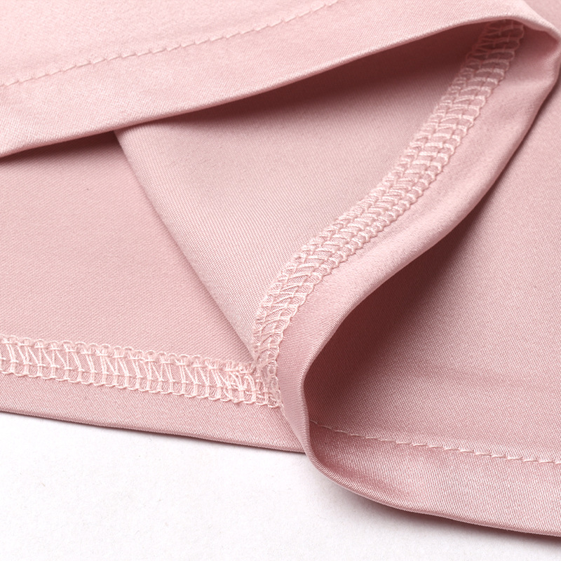 حمالة بلون موحد مع فستان فرنسي بقصة ضيقة