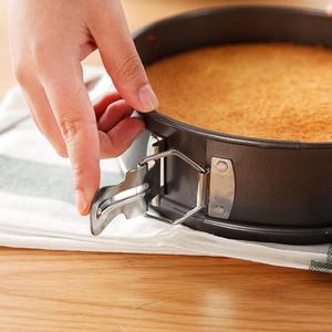 Title 8, Non-stick lock bottom cake mold