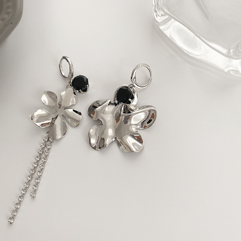 Title 2, Metal Style Floral Personalized Earrings