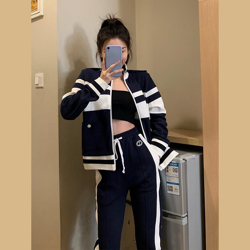 Two-piece Short Hoodie Jacket And Pants For Small Men