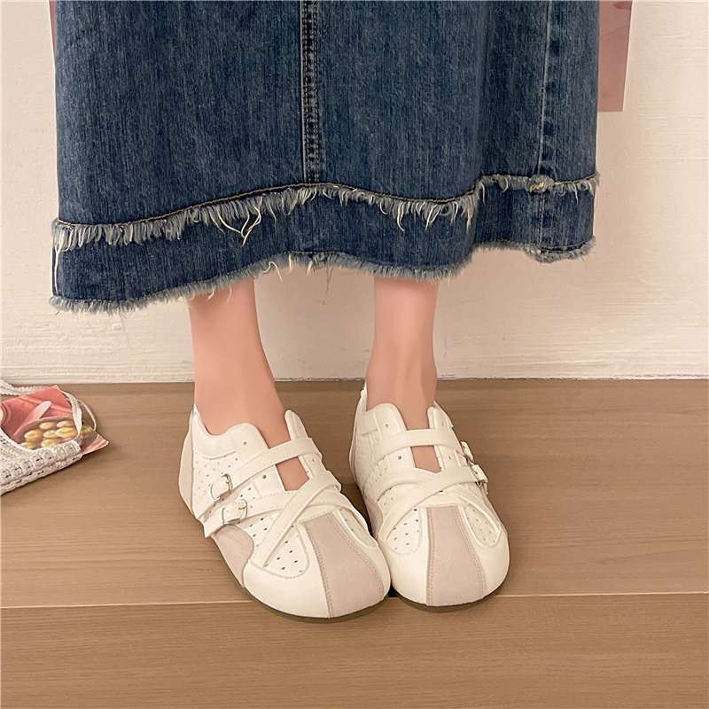 Perforated Split Toe Flat Sneakers, picture 3 of 4