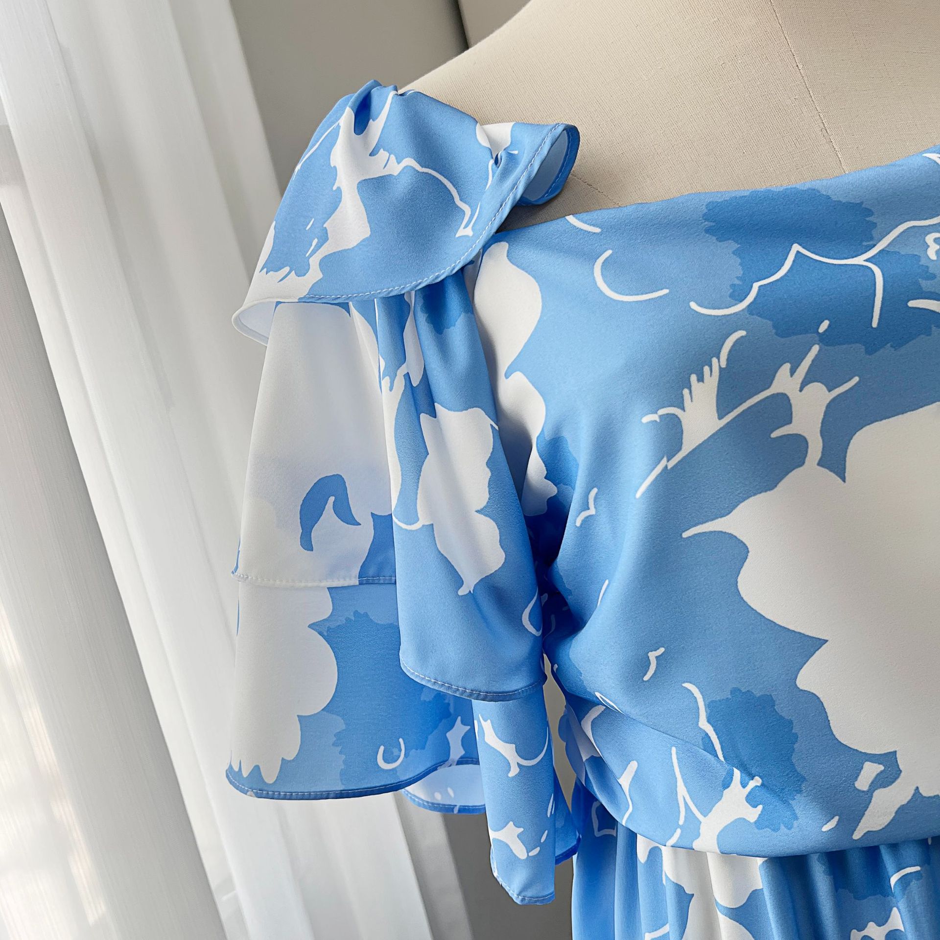 Blue One-line Shoulder Floral Flounder Dress