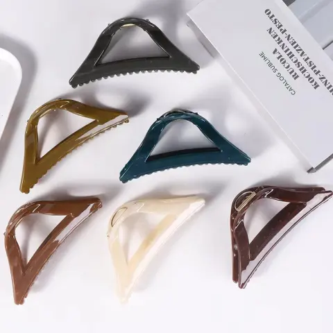Fashionable Hollow Plate with Shark Clip