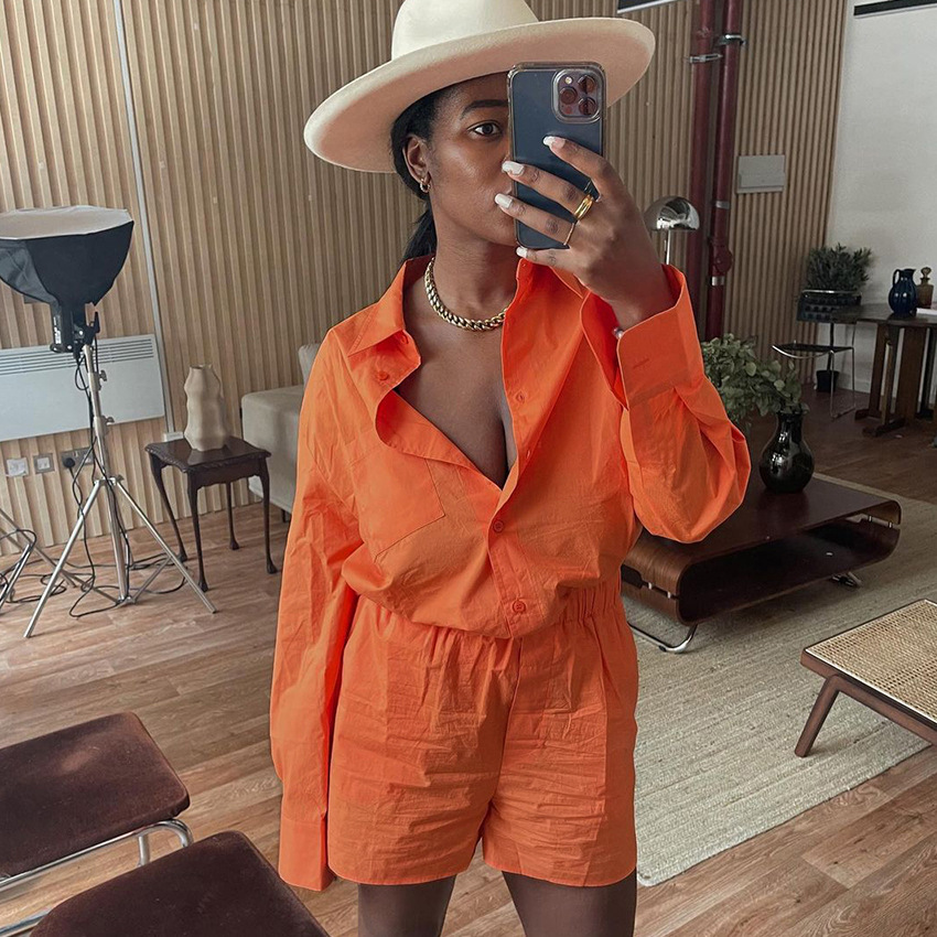 بلوزة نسائية أنيقة بأسلوب غربي