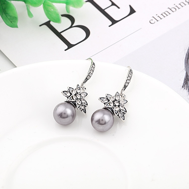 Fashion Diamond Pearl Sun Flower Earrings