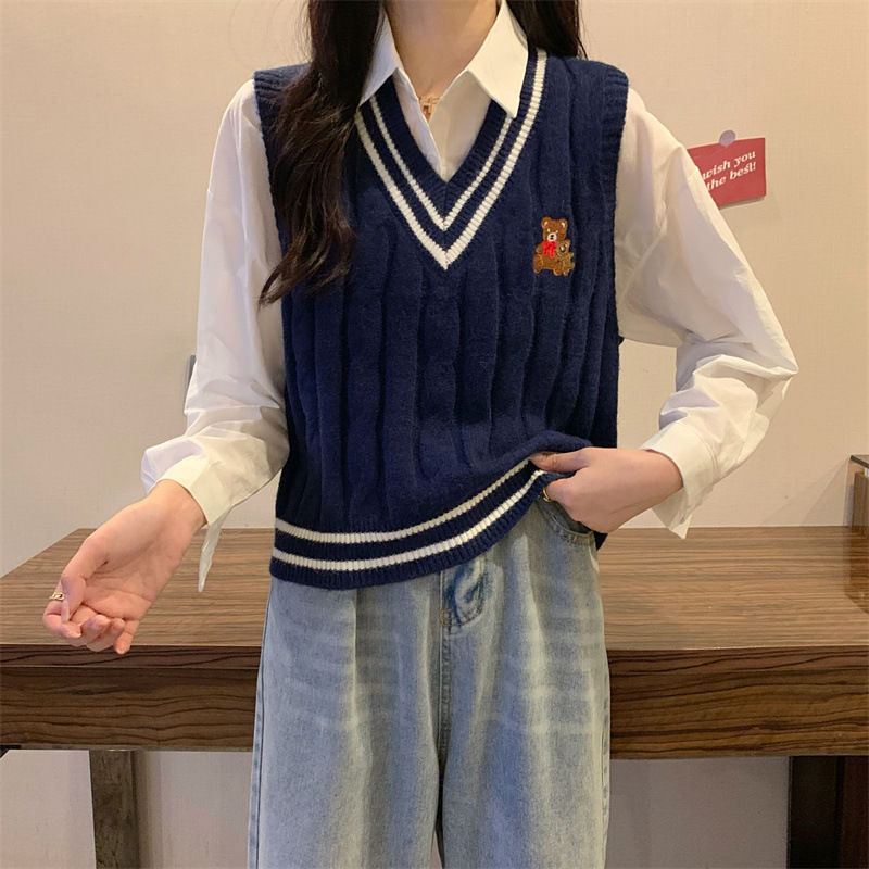 College Style Bear V-neck Knitted Vest