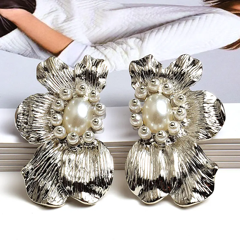 European And American Style Fashion Earrings With Exaggerated Flowers And Symmetrical Metal