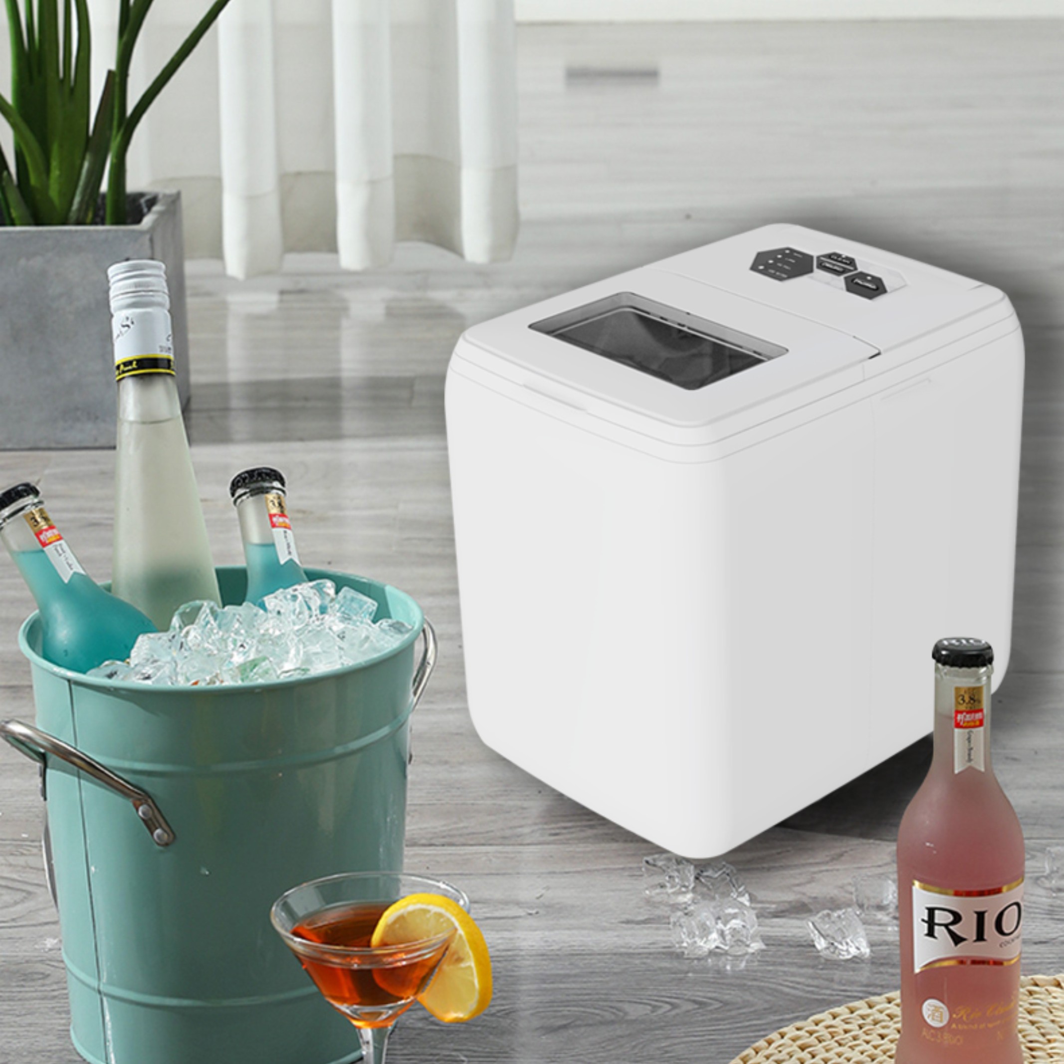 Countertop Ice Maker for Home and Outdoor Use. Daily ice production capacity of 20 kg (44LBS) ,12 head evaporator, 12 pieces of ice each time Large water tank capacity There are two modes of large ice and small ice Equipped with water shortage and full ic