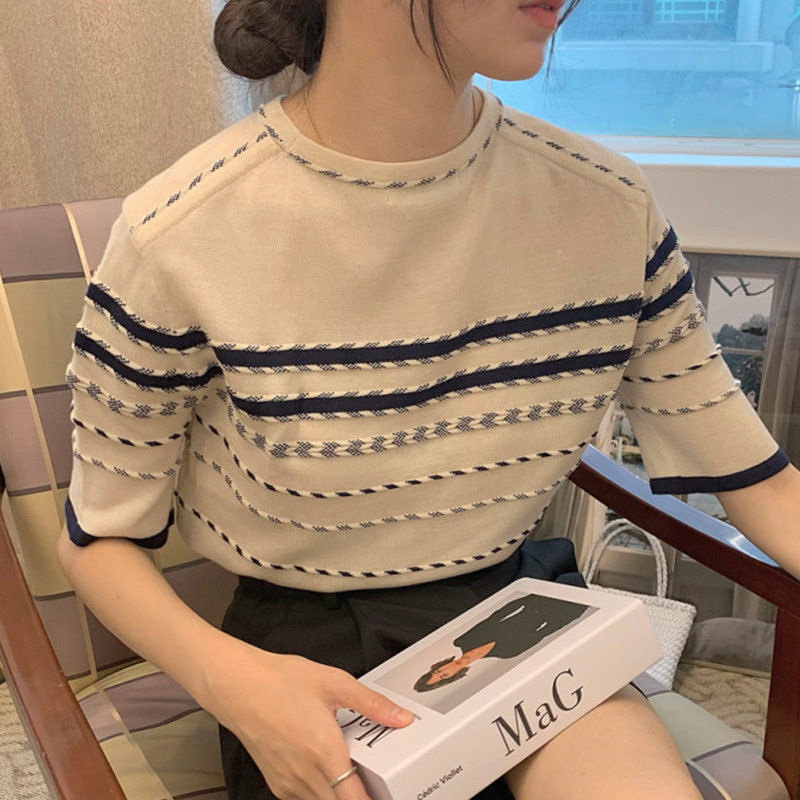 Summer Niche Casual Round Color Contrast Three-dimensional Stripe Design Loose Short-sleeved Sweater T-shirt Women