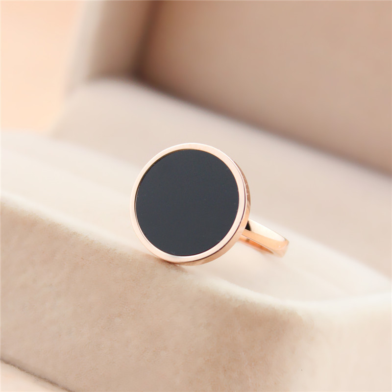 Rose Gold Index Finger Black Disc Titanium Steel Personality Vintage Ring