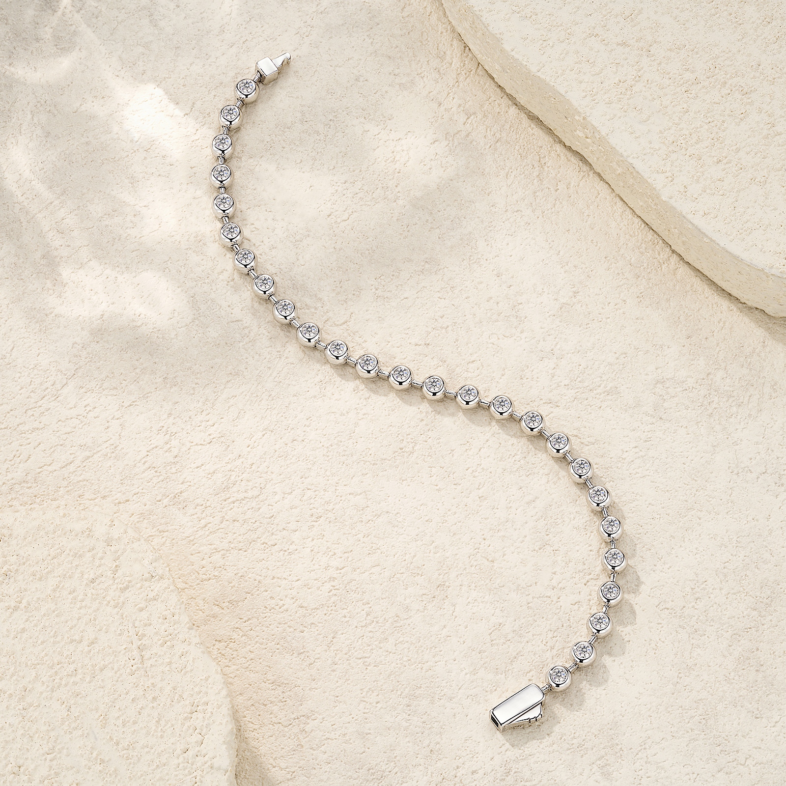 A 0.1-carat Luxurious And Fashionable Light Luxury Trend Jewelry Silver Bracelet Set With Top-quality Moissanite, Made Of S925 Silver-plated Platinum Material.