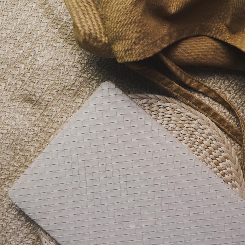 Milk Tea Color Leather Woven Computer Case — foto 6
