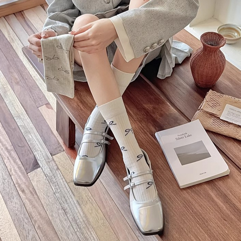 Coquette Bow Print Ribbed Crew Socks, Neutral Tone Minimalist Bow Pattern Mid-Calf Socks, Women's Casual Knit Socks For Daily Wear & Preppy Style