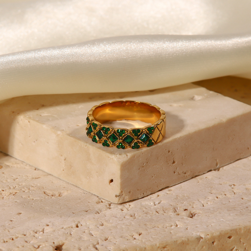 Title 5, White and Green Diamond Ring, a timeless symbol...