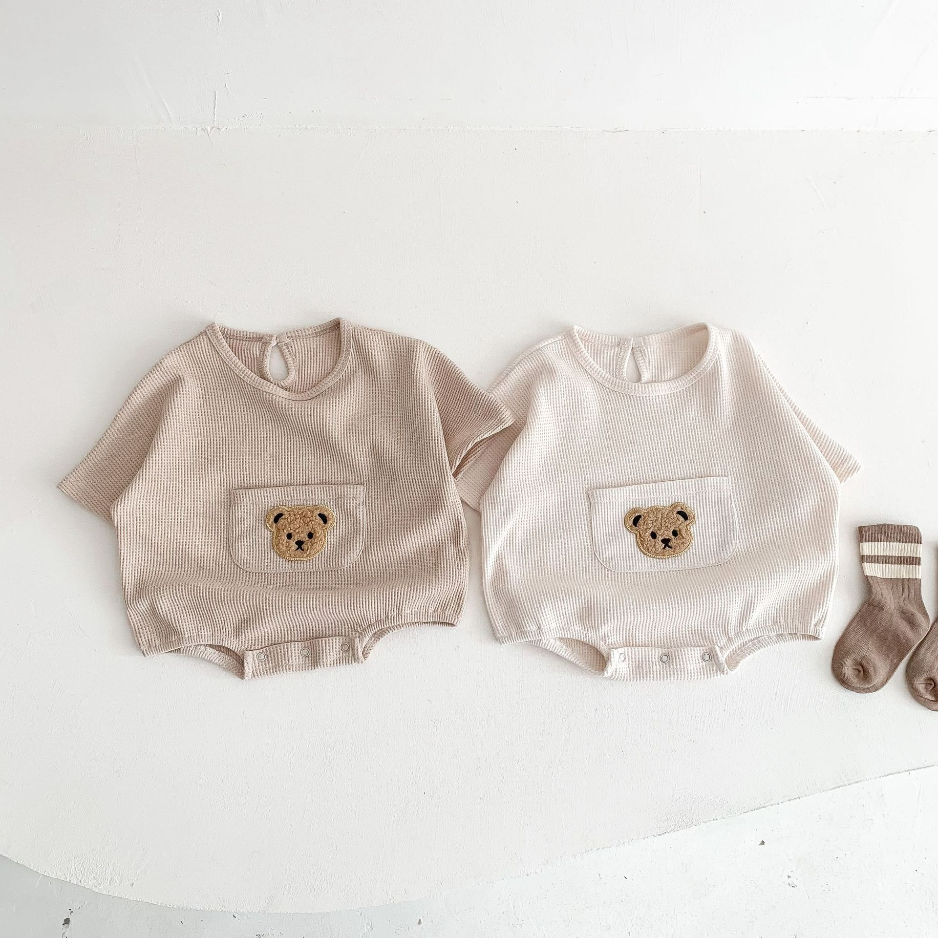 Title 1, Schattige kleine beer baby jumpsuit met korte m...