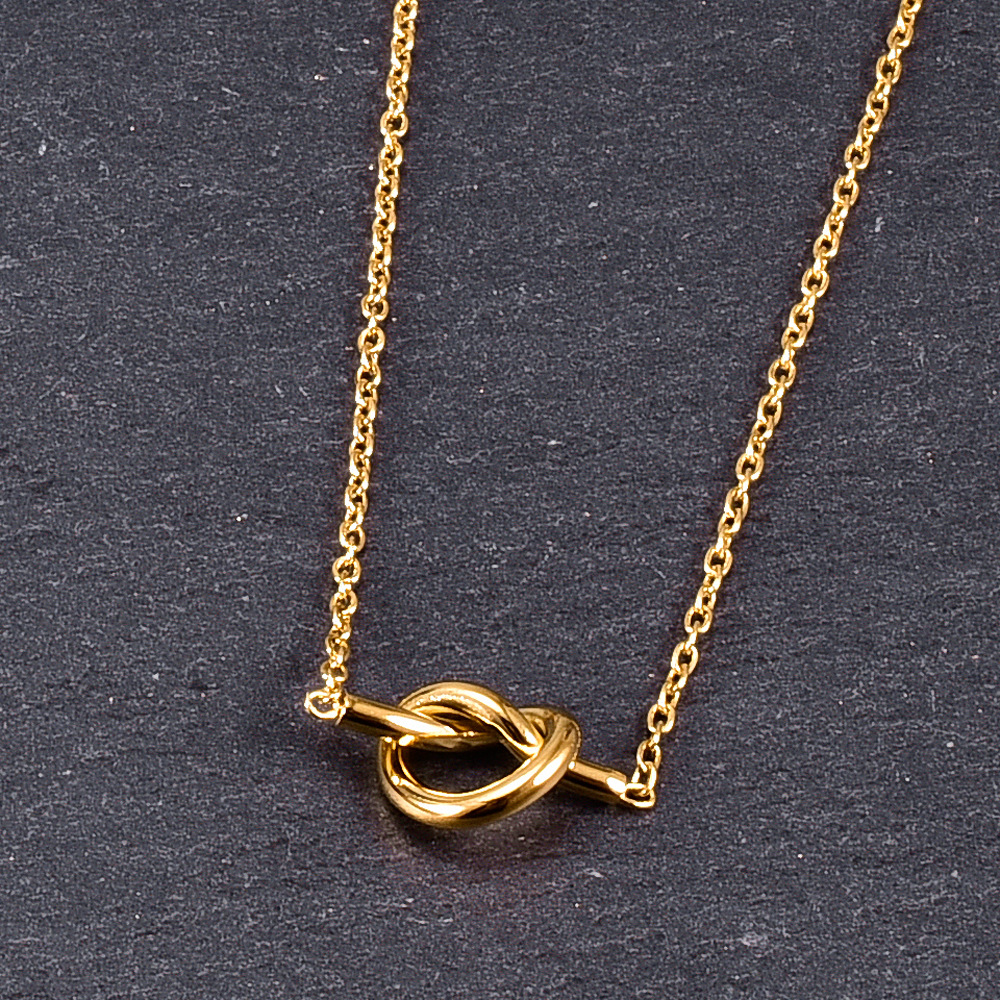 Cutout Heart Knotted Line Necklace