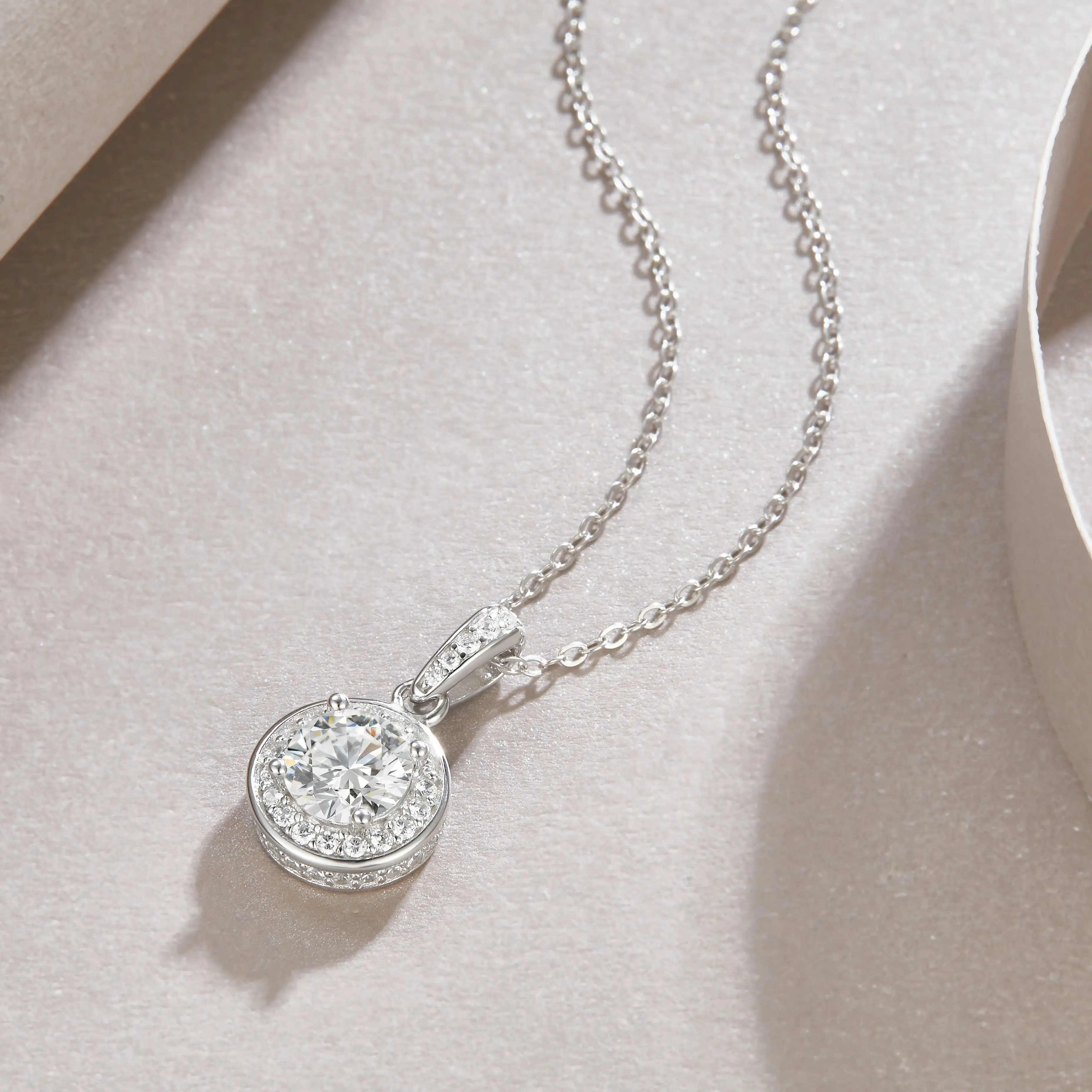 1Dark Night Elf - A Fashionable And Luxurious Diamond Jewelry Pendant Set With 1-carat Moissan Diamond S925 Sterling Silver And Platinum Plating Prohibit Tk Sal