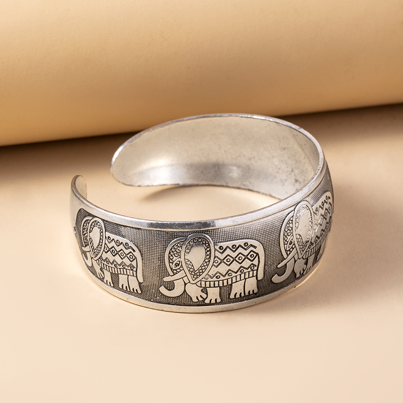 Vintage Thai Silver Elephant Cuff Bracelet Bangle