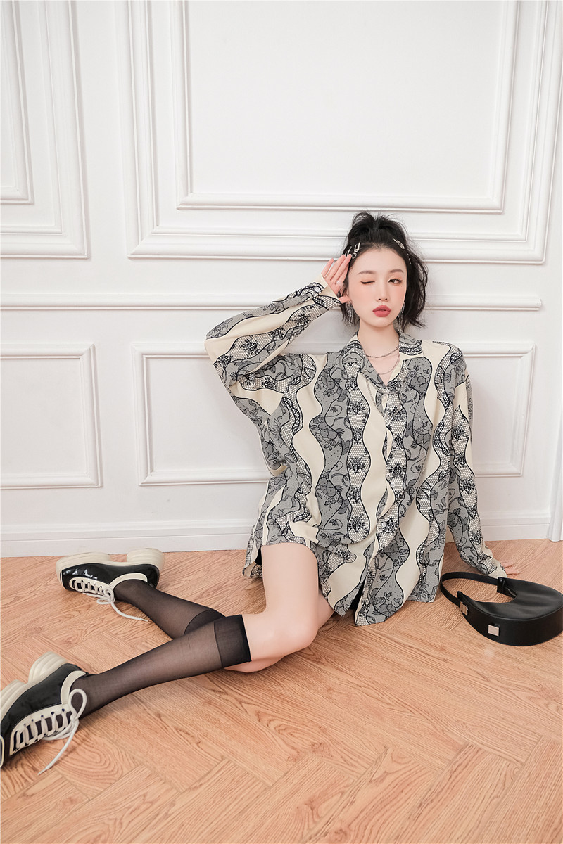 Title 4, New Design Chain Lace Print Shirt Women