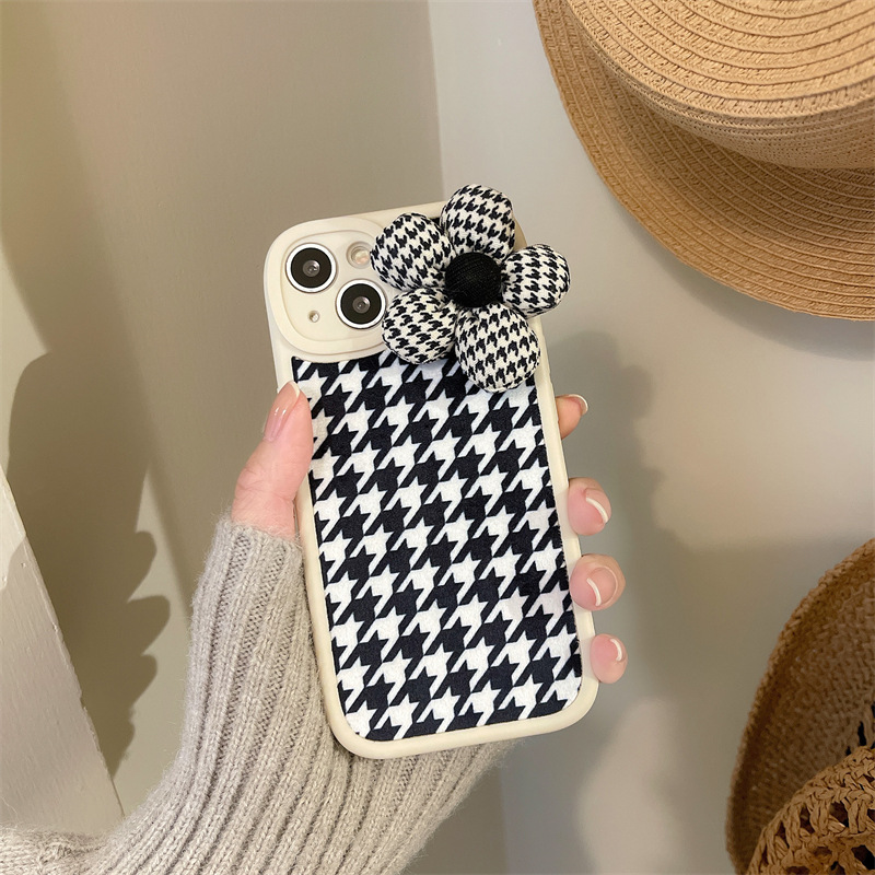 Black and white houndstooth