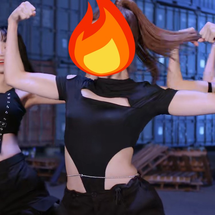 Korean Girl Group With The Same Hitting Clothes