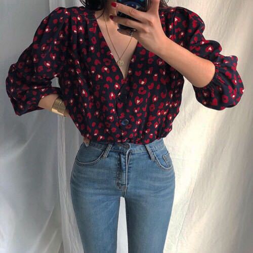Retro Peach Heart Small V-neck Design 7-point Sleeve Loose Shirt Top
