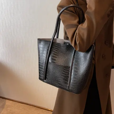 Advanced Texture Shoulder Soft Leather Western Style Commuter Tote