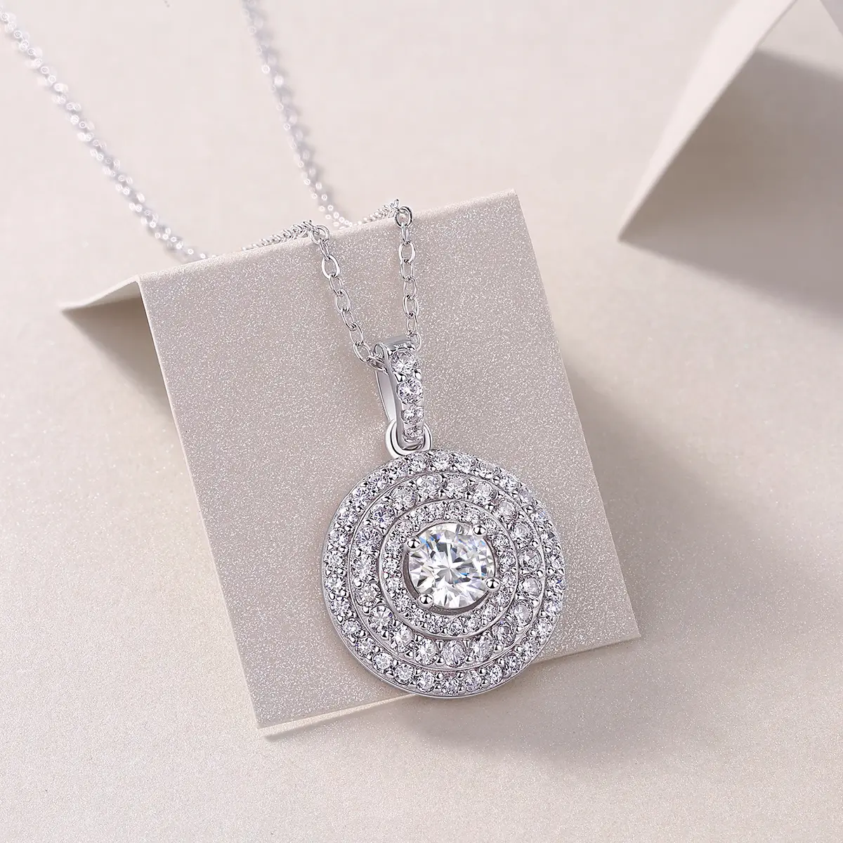1White Dune - A Fashionable And Luxurious Diamond Jewelry Pendant Set With Moissanite S925 Sterling Silver And Platinum Plating Prohibit Tk Sales