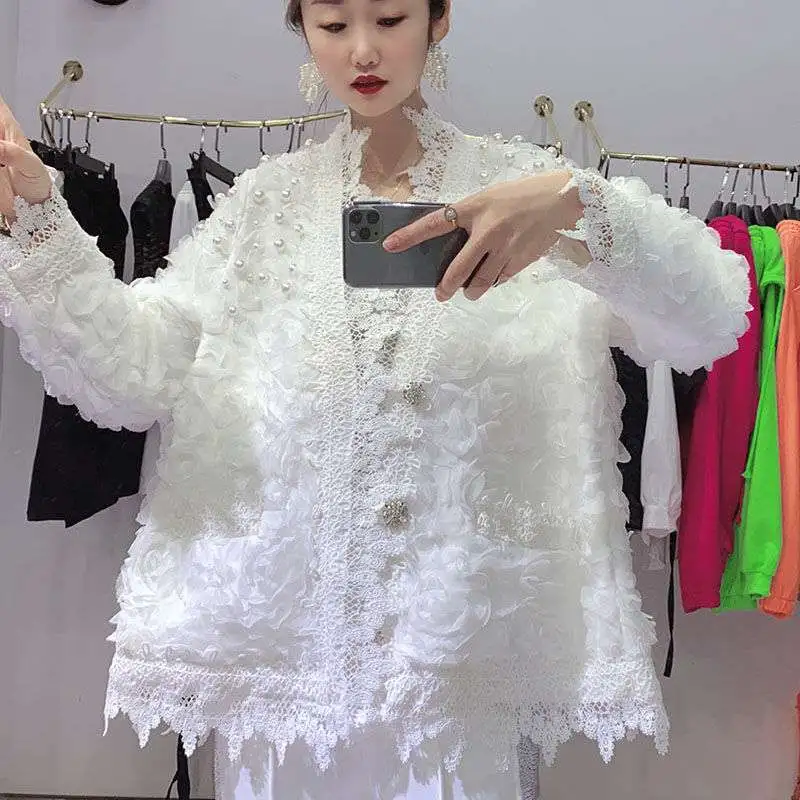 Women's Outerwear Foreign Style Three-dimensional Flowers Sweet Little Fragrant Wind Characters Are Thin Top Tide - White