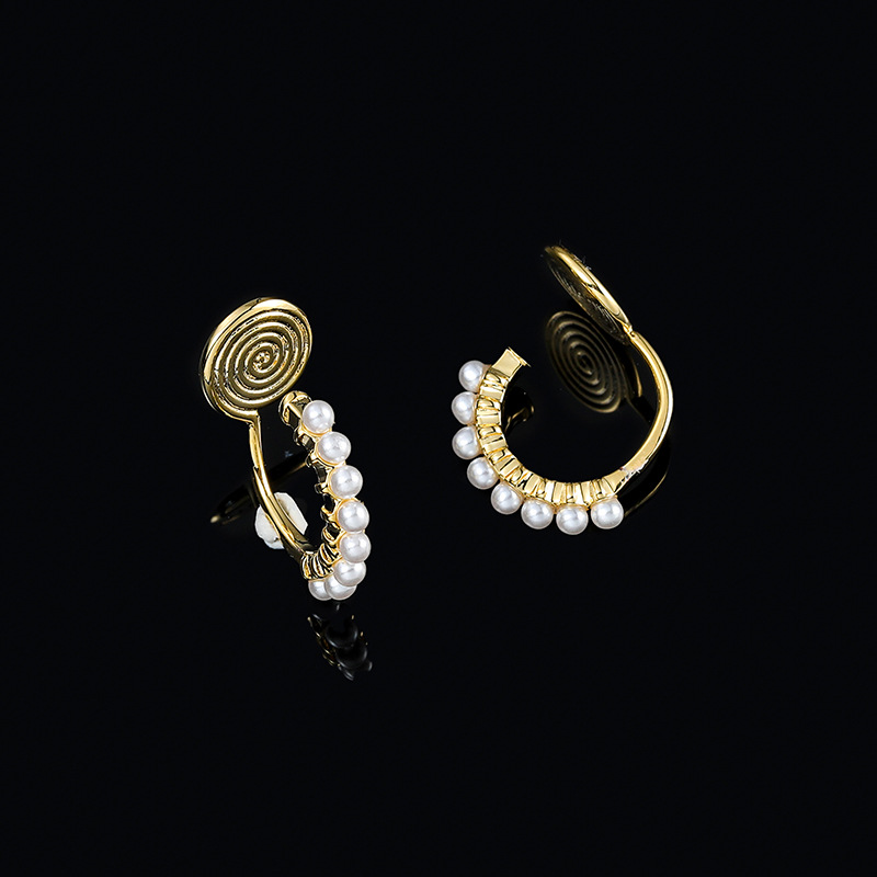 Title 4, Womens simple and compact pearl earrings. Eleg...