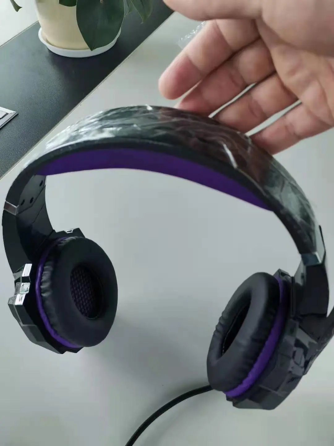 Headphones Are Actually Wired Gaming Headsets – image 4