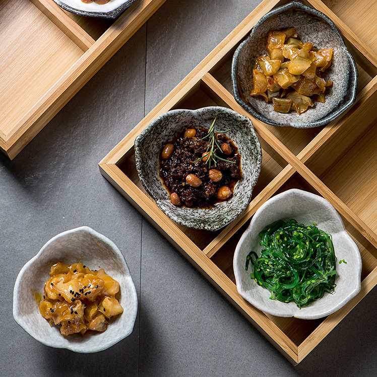 Creative Japanese Leaf Shaped Small Dishes Household Ceramic