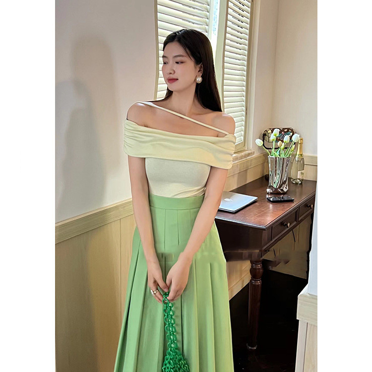 Off-Shoulder Gathered Sleeveless Knit Slim Fit Top