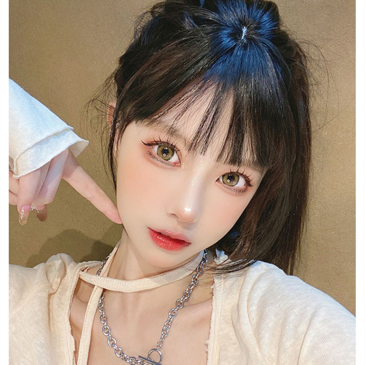 French Fake Bangs In  Middle Of The Air Flow Sea — foto 5