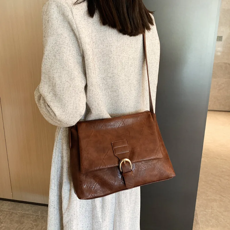 Women's Exquisite Fashion Crossbody Bag Feeling Retro - Brown