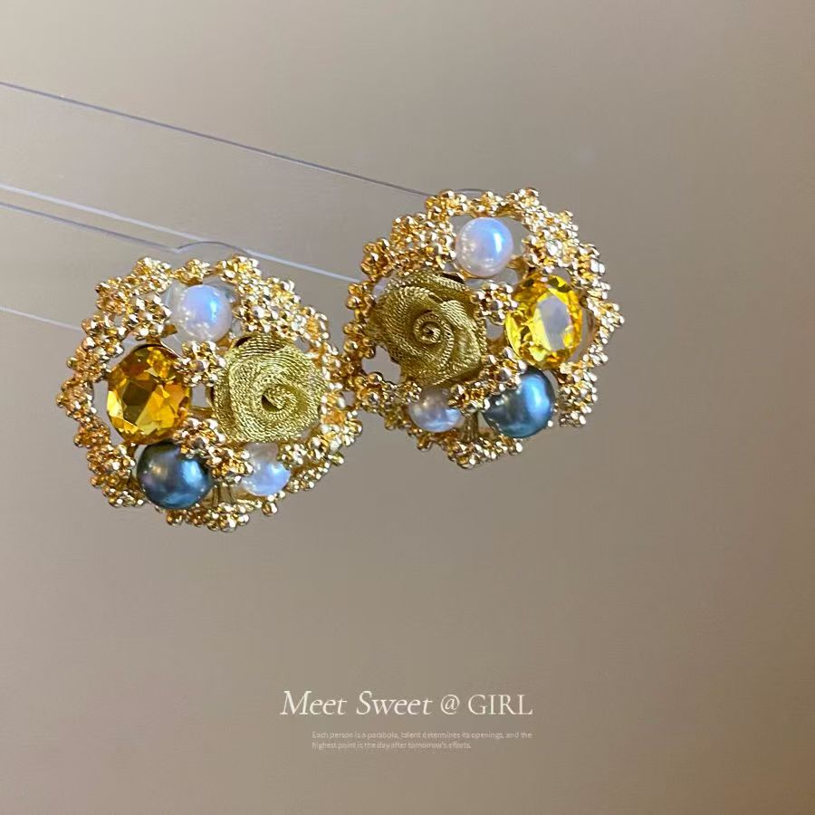 Silver Post Earrings With Classic Royal Court Style. Exquisite Flower Design Decorated With Diamonds And Pearls, Luxury, Unique And High-end For Daily Wear.