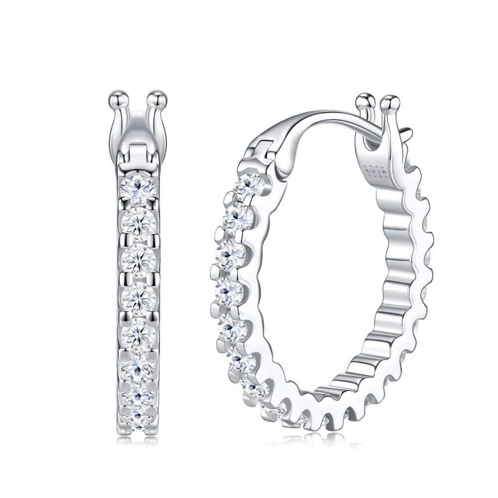 A Luxurious And Fashionable Minimalist Jewelry Earring Set Featuring Top-quality Moissanite Stones, Made Of S925 Silver Electroplated With Platinum.