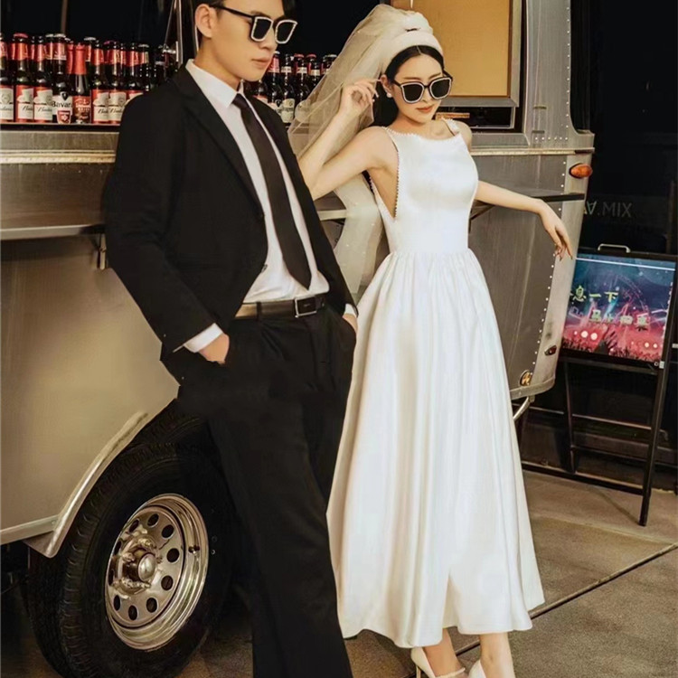 طقم فستان زفاف بتصميم عتيق داخلي