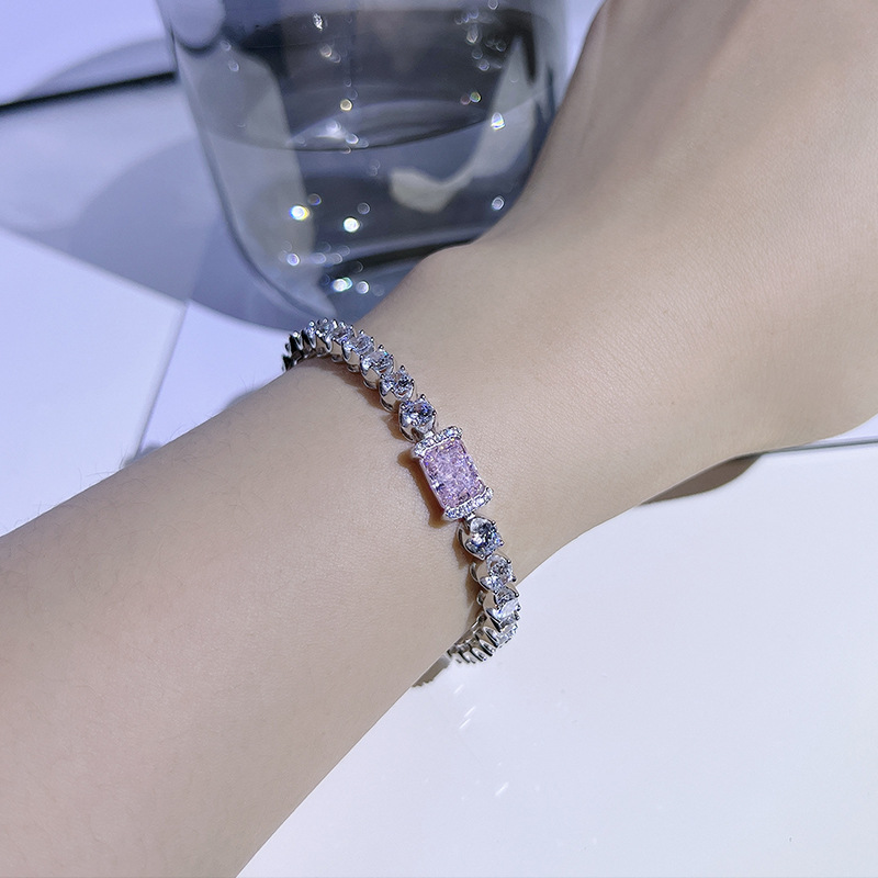 Title 1, Luxury And Simple Temperament Bracelet