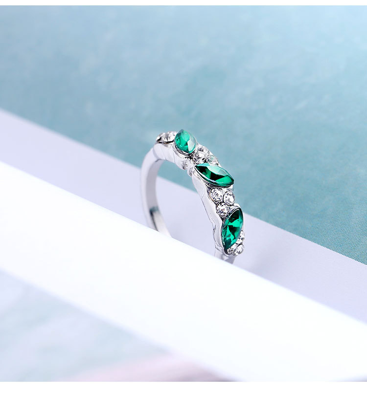 Vintage Emerald Ring With Sweet Sparkling Diamonds