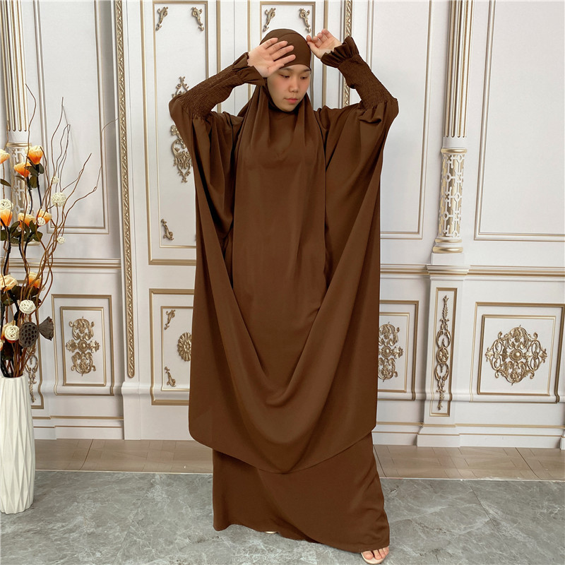 Title 4, Roupa de duas peças Robe Nida em cor sólida, id...