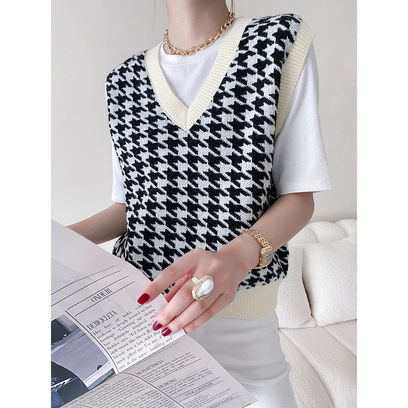 Title 2, V-neck Houndstooth Jacquard Thin Waistcoat Vint...