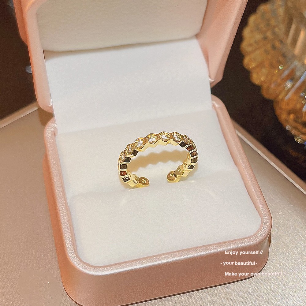 ANTI FADE ELECTROPLATED ZIRCON