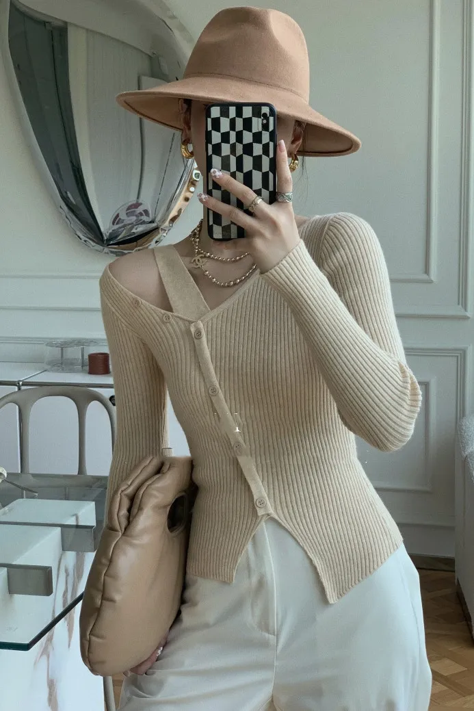 Casual Design Oblique Buckle Knitted Irregular Collar Careful In-machine Build - Milk Coffee