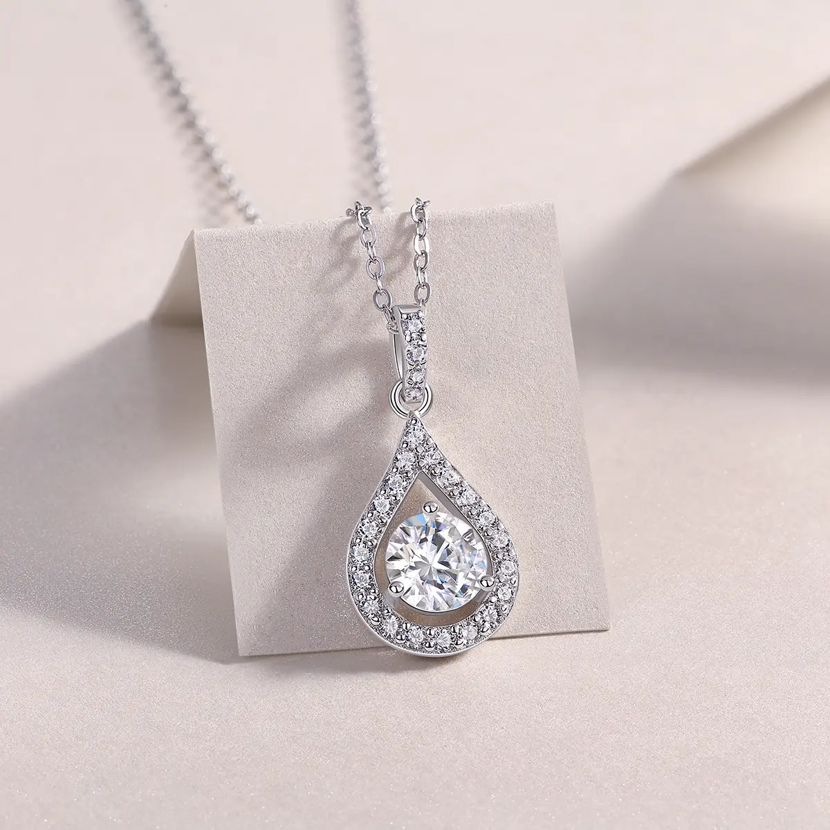 1Heart Charm - A Fashionable And Luxurious Diamond Jewelry Piece Set With 1-carat Moissan Diamond S925 Sterling Silver And Platinum-plated Pendant Prohibit Tk S