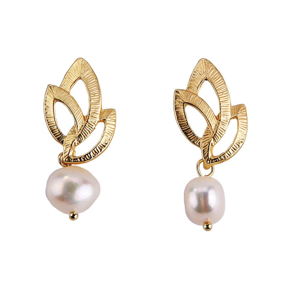 Korean Fashion Temperament Shaped Pearl Earrings